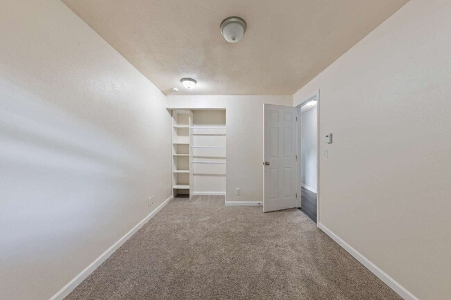 Building Photo - Charming 3 bedroom home with large yard!