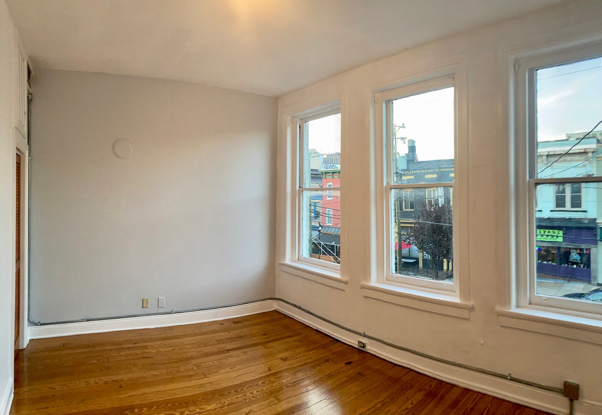 Building Photo - 1717 E Main St