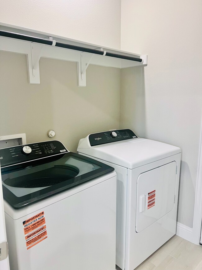 Building Photo - 1202 Booker Dr