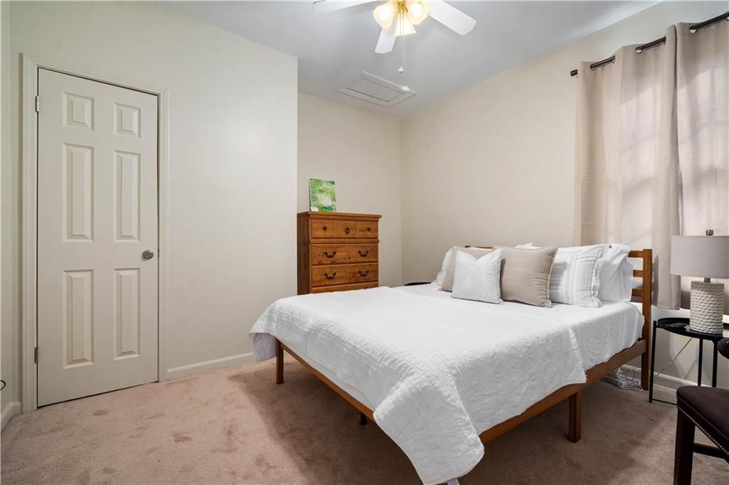 Building Photo - 158 S Cedar St