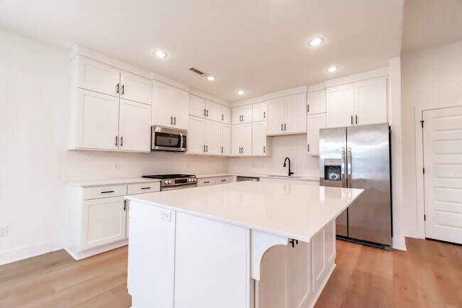 Building Photo - 535 Wagon Wheel Ave