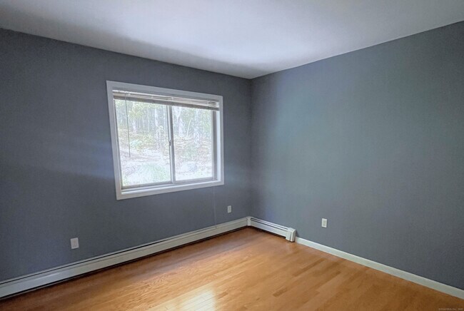 Building Photo - 48 E Starrs Plain Rd