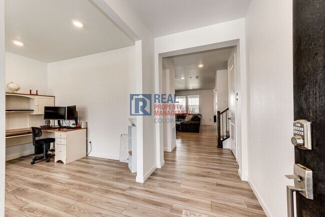 Building Photo - 960 S De Gaulle Ct