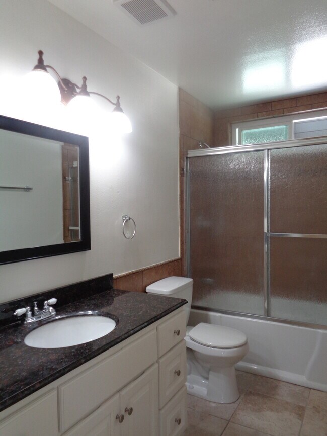 Building Photo - 607 E Utica Ave