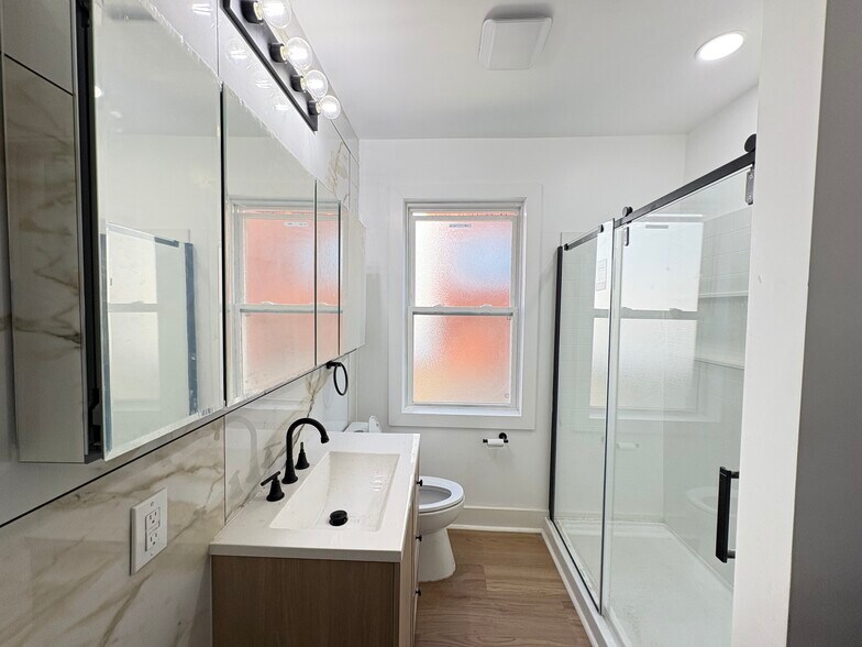 Building Photo - 5834 Phillips Ave