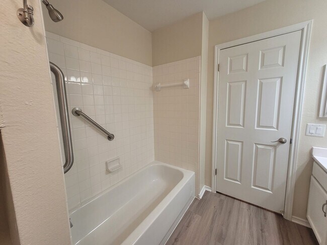 Building Photo - 2 Bed | 2 Bath 1,100 Sq. Ft. Two Car Garag...