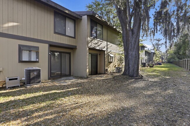 Building Photo - Southfork Oaks Condo