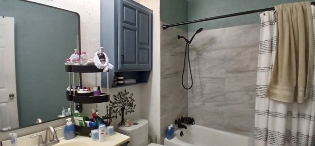Building Photo - Move-In Ready Dallas Gem — 4 Bedrooms, 2 L...