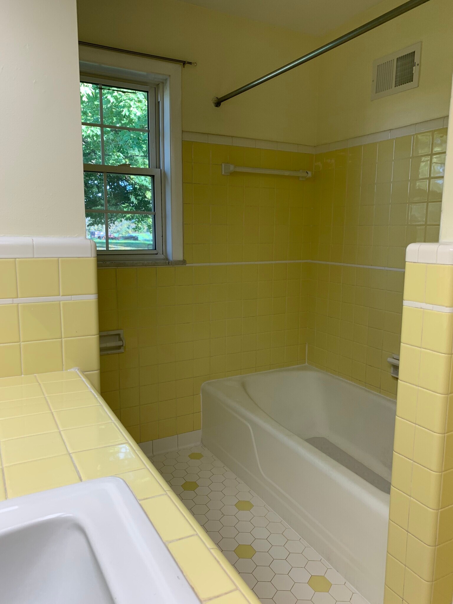 Building Photo - 2900 Newtown Pike