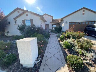 Building Photo - Modern 4 Bed, 3.5 Bath Home with Solar, St...