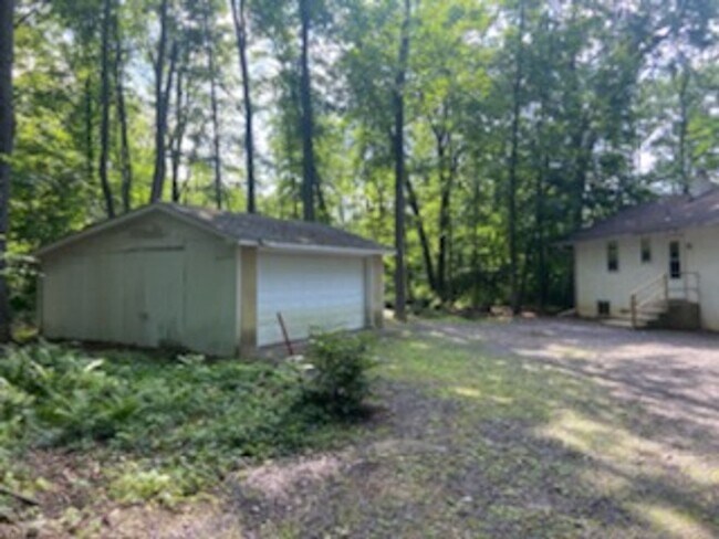 Building Photo - 730 Lonely Cottage Rd