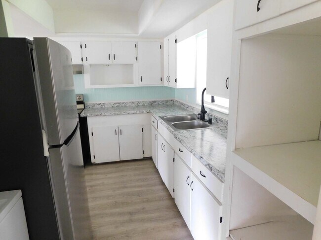 Building Photo - 203 S Pasco Ave