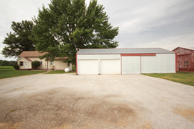 Building Photo - Updated home on 1 acre lot