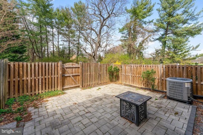 Building Photo - 1808 Golf View Ct