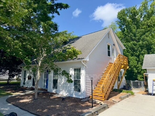 Building Photo - 129 Darby St
