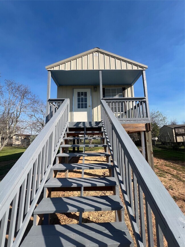 Building Photo - 323 17th St