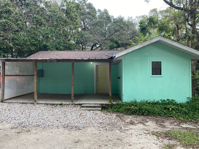 Building Photo - Brooksville Cozy Cottage
