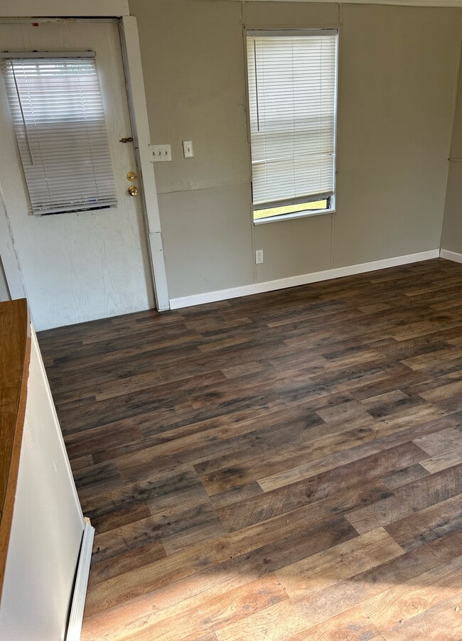 Building Photo - Earls Lot #10