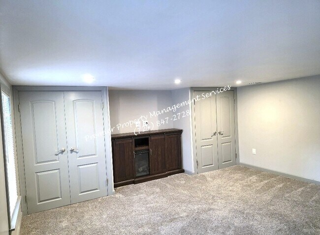 Building Photo - 1119 Riverside Dr