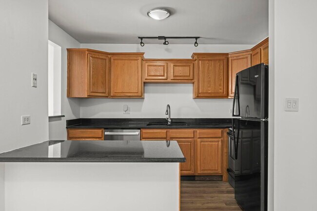 Building Photo - 1348 Geneva Dr