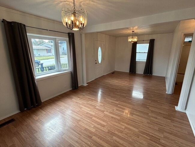 Building Photo - Nice-sized three bedroom property
