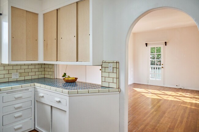 Building Photo - 6148 Glen Holly St