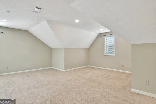 Building Photo - 303 Calgary Dr