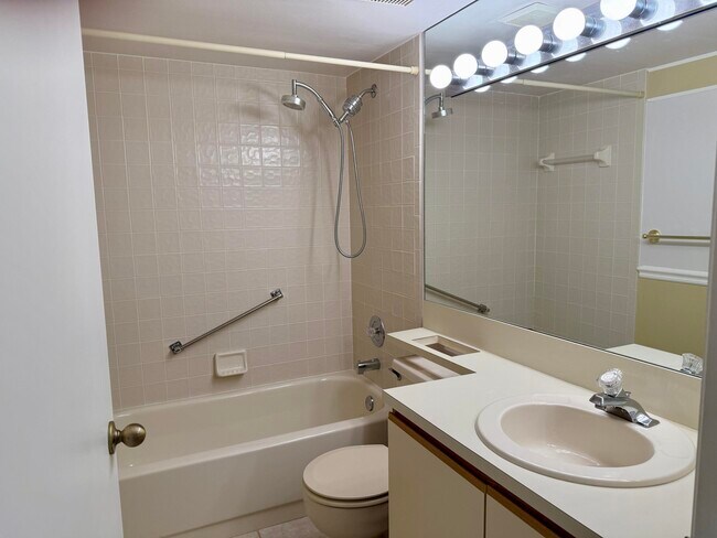 Building Photo - 104 Half Moon Cir