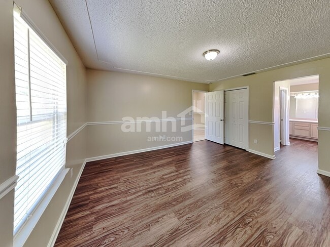 Building Photo - 3370 Westfield Dr