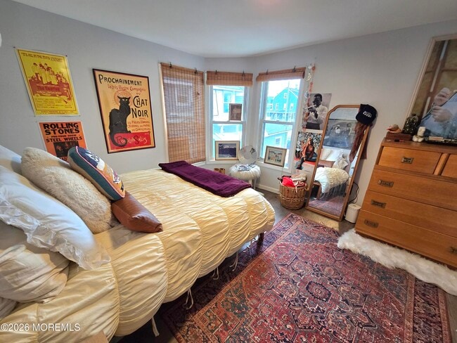 Building Photo - 305 3rd Ave