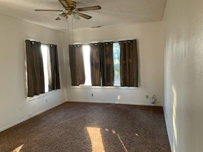 Building Photo - Fresh Interior