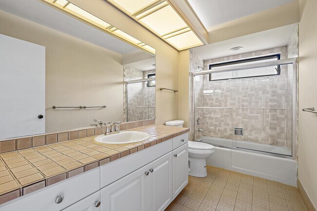 Building Photo - 18 Glencairn Rd