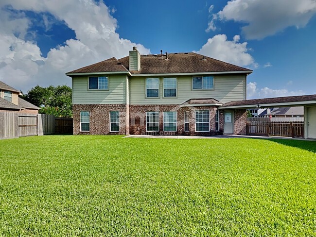 Building Photo - 501 Falcon Lake Dr