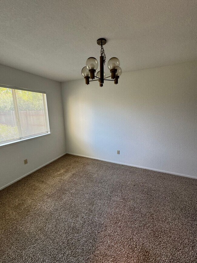 Building Photo - 1042 Awani Dr