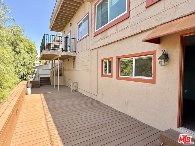 Building Photo - 1915 Apex Ave