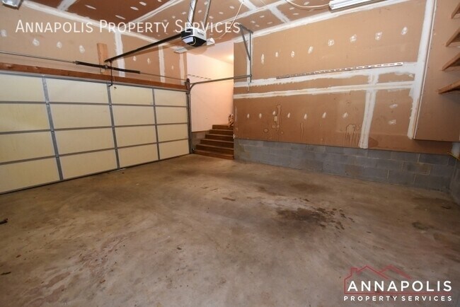 Building Photo - 1069 Carriage Hill Pkwy