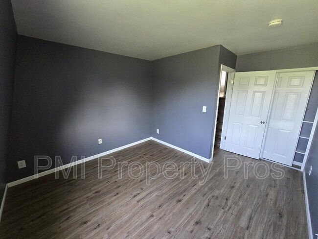 Building Photo - 8842 N 95th St