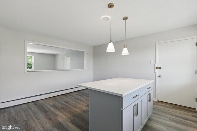 Building Photo - 500 Manor House Ln