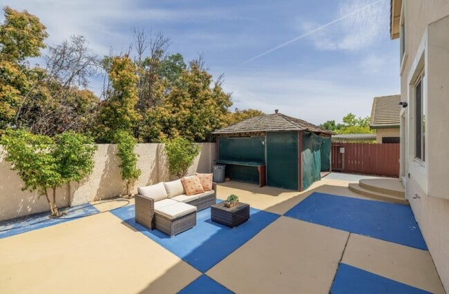 Building Photo - 2441 Johns Way