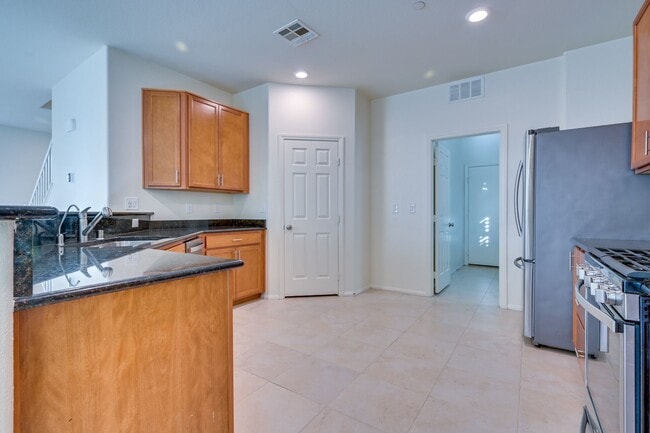 Building Photo - Green Valley!! Gated!! 4 Bedrooms!! Bed & Bath Downstairs!!  TANKLESS WATER HEATER!!! Covered pat...