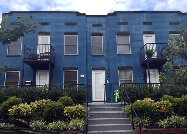 Primary Photo - 16 S Dooley Ave