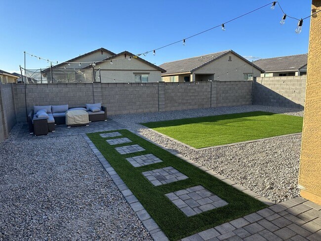 Building Photo - 17939 W Villa Chula Ln