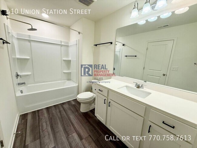 Building Photo - 410 Union Station St