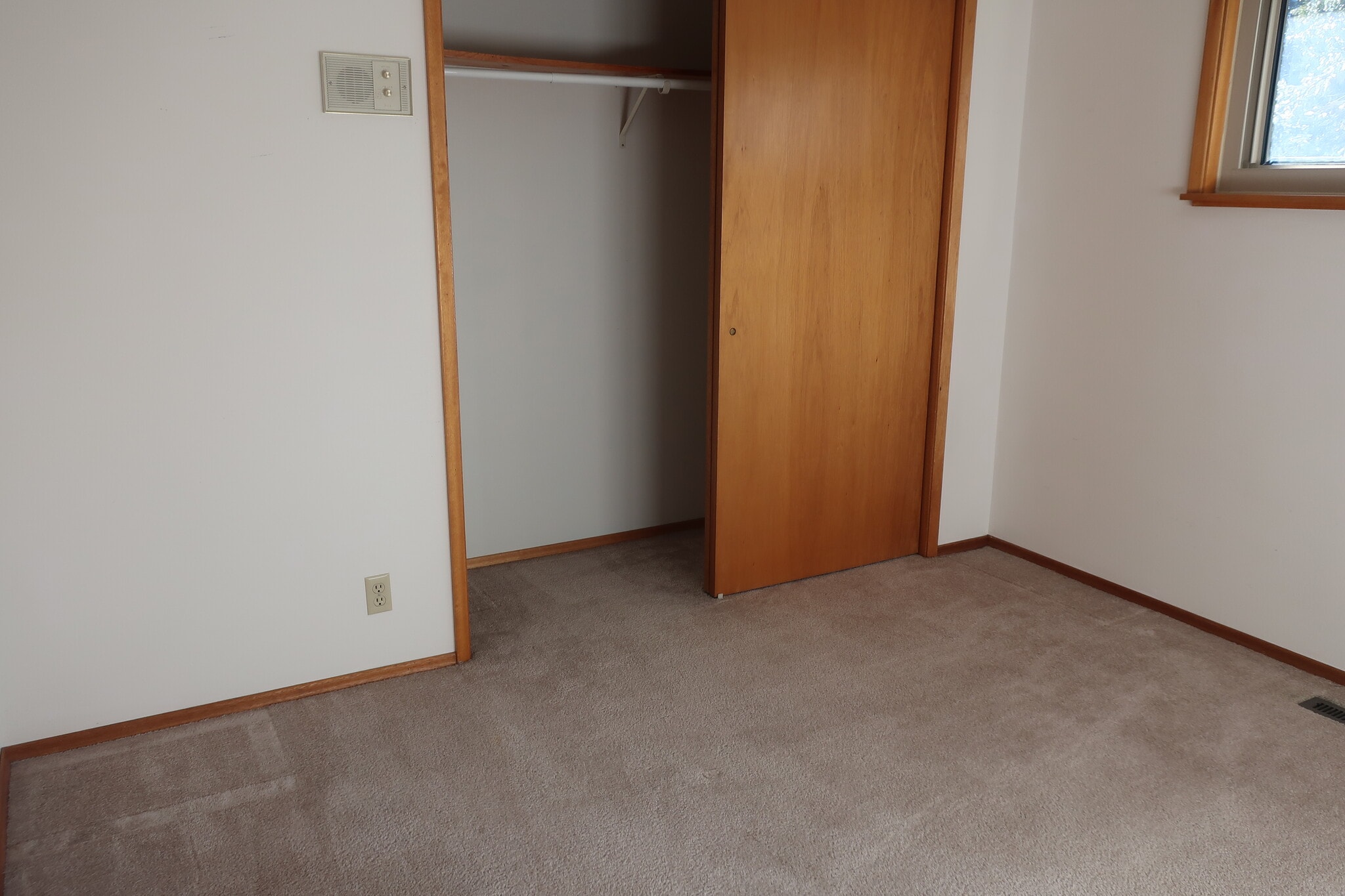 Building Photo - 2405 Lester Rd