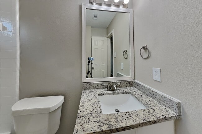 Building Photo - 22819 Williamschase Dr