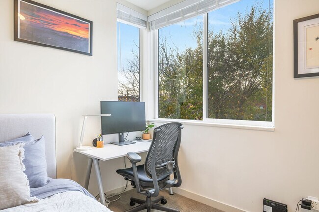 Building Photo - 3900 Leary Wy NW