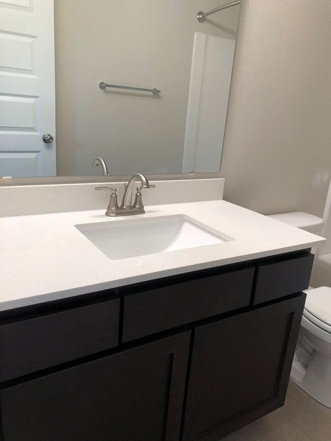 Building Photo - 3 bedroom/2.5 bathroom Townhome on Cul-de-Sac