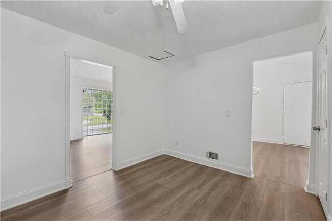 Building Photo - 9176 Greenwood Dr