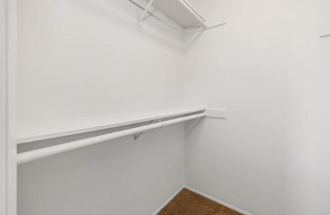 Building Photo - Discover the charm of this top-floor apart...