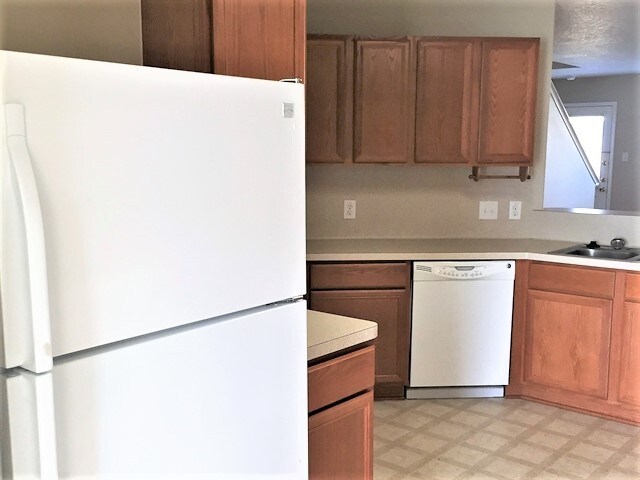 Building Photo - 16842 Blackberry Lily Ln